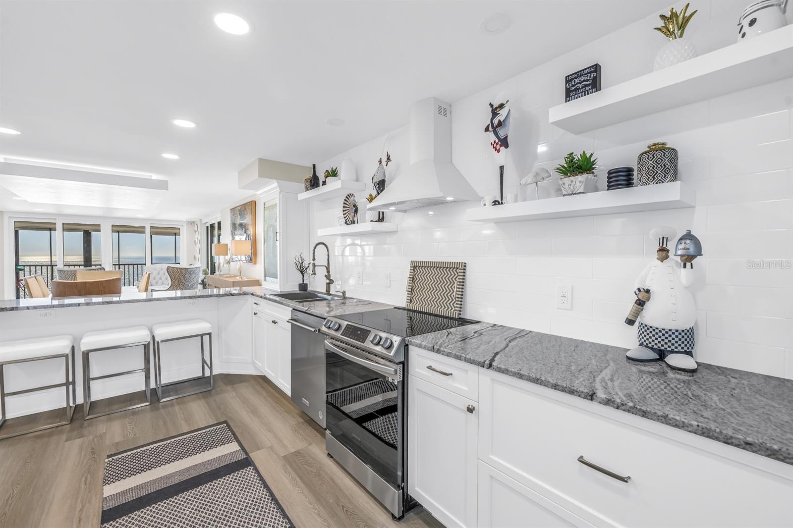15462 GULF BLVD #1006 — photo 8