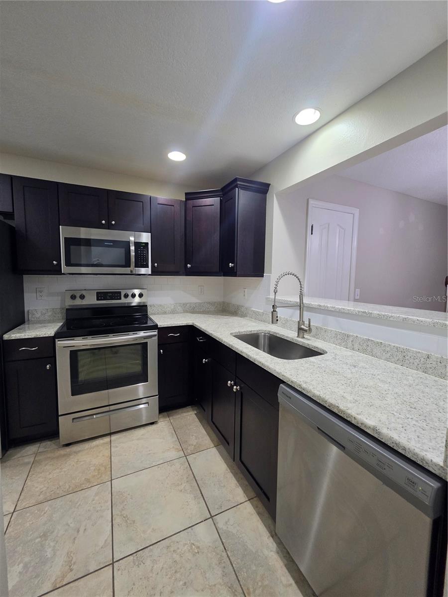 8110 SILENT CREEK DR — photo 4