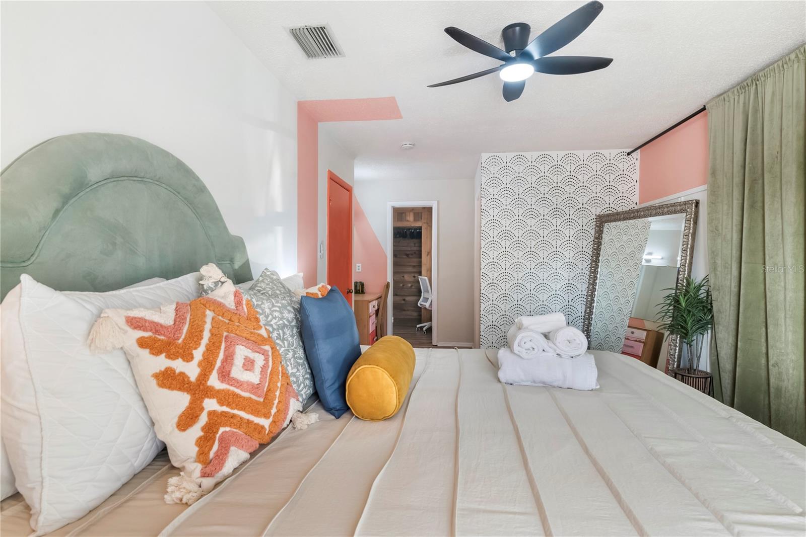 4018 SANDPOINTE DR — photo 33