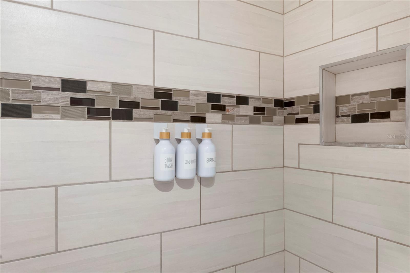 4018 SANDPOINTE DR — photo 23