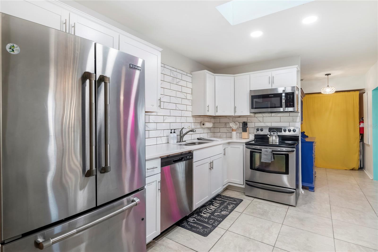 4018 SANDPOINTE DR — photo 6