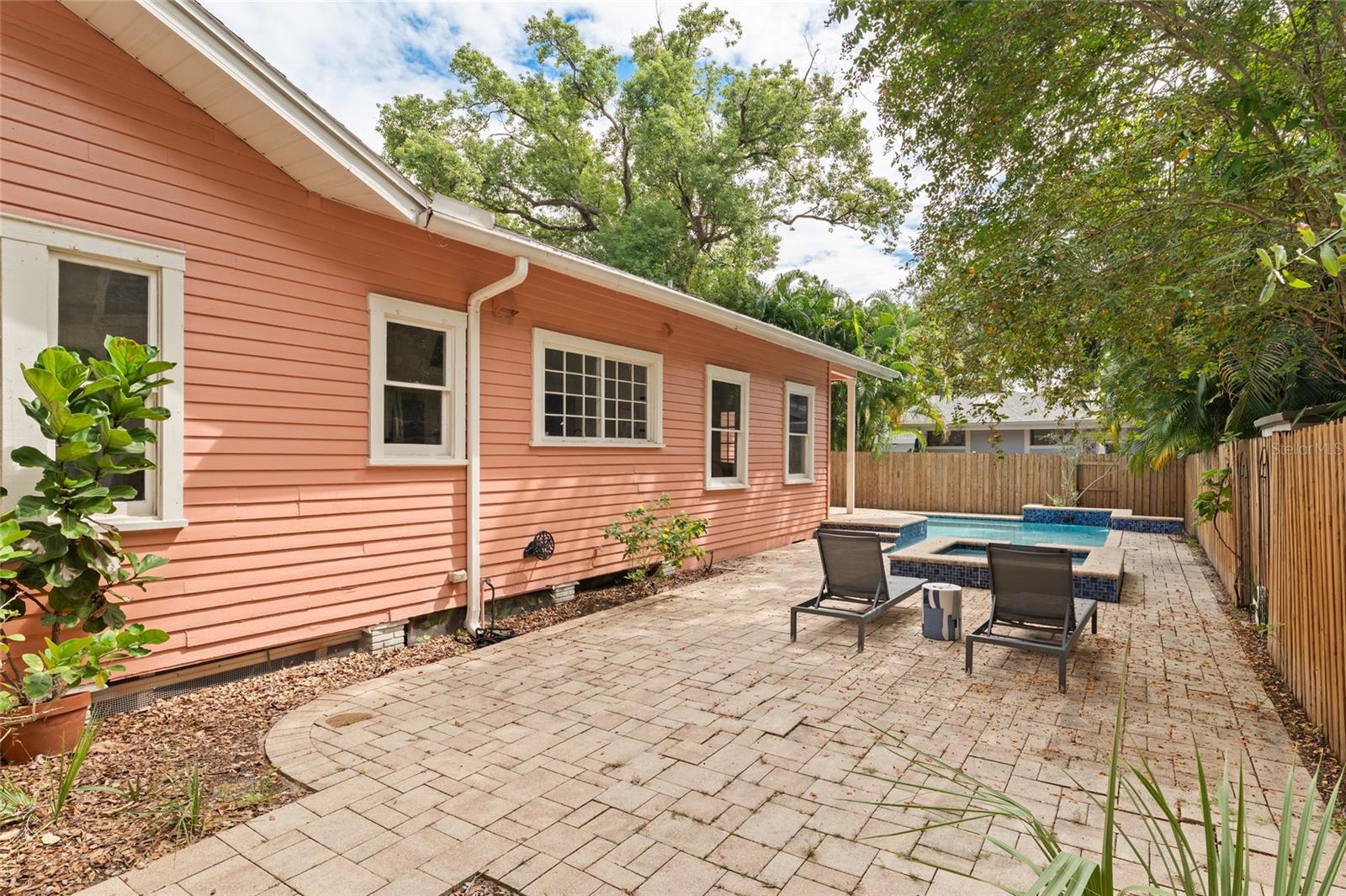2410 W JETTON AVE — photo 20