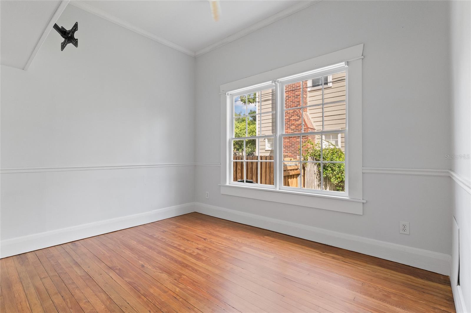 2410 W JETTON AVE — photo 15