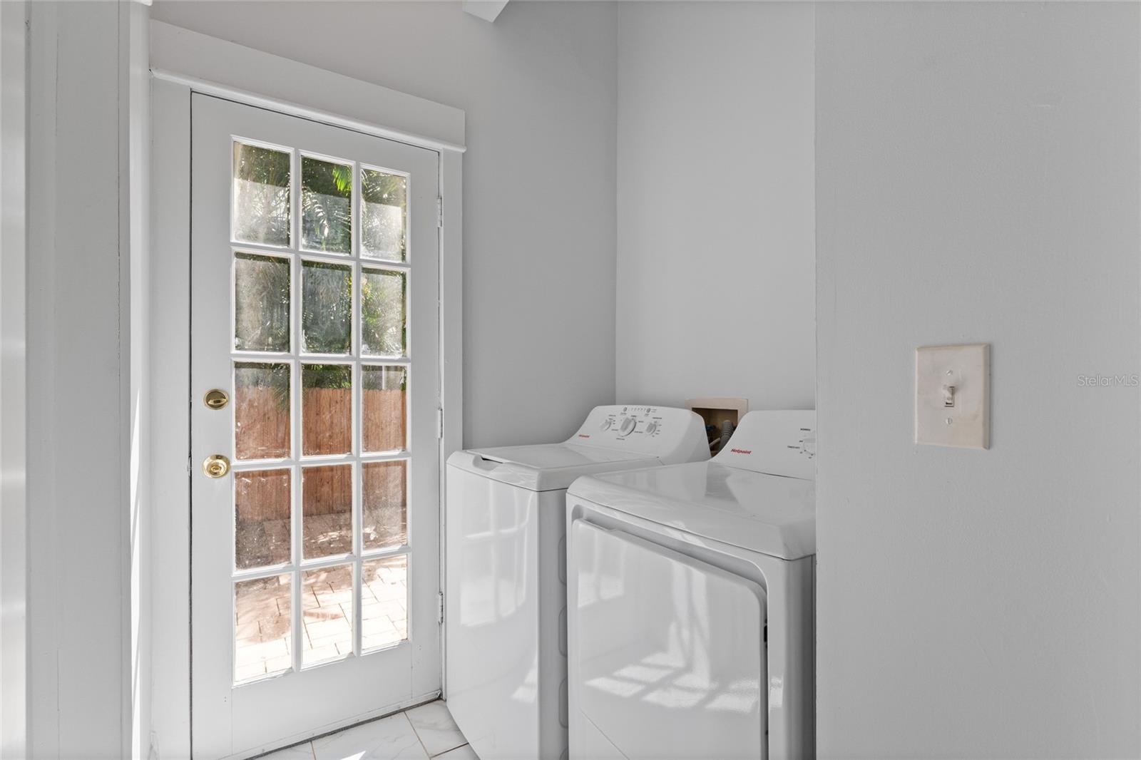 2410 W JETTON AVE — photo 18