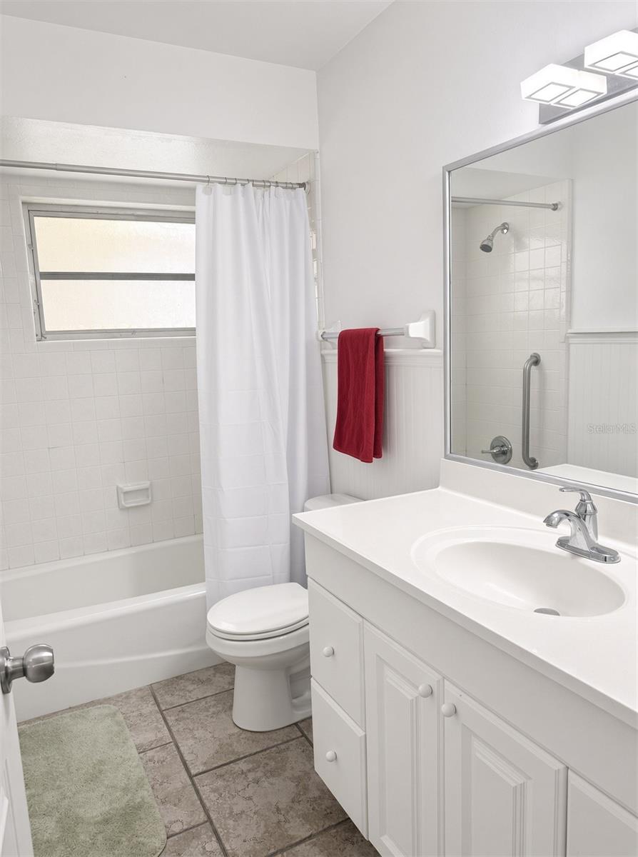 470 RUBENS DR E — photo 17