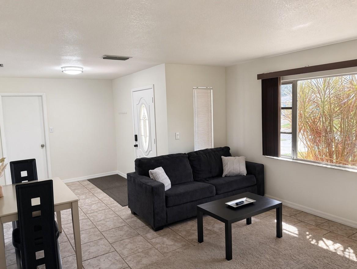 470 RUBENS DR E — photo 5