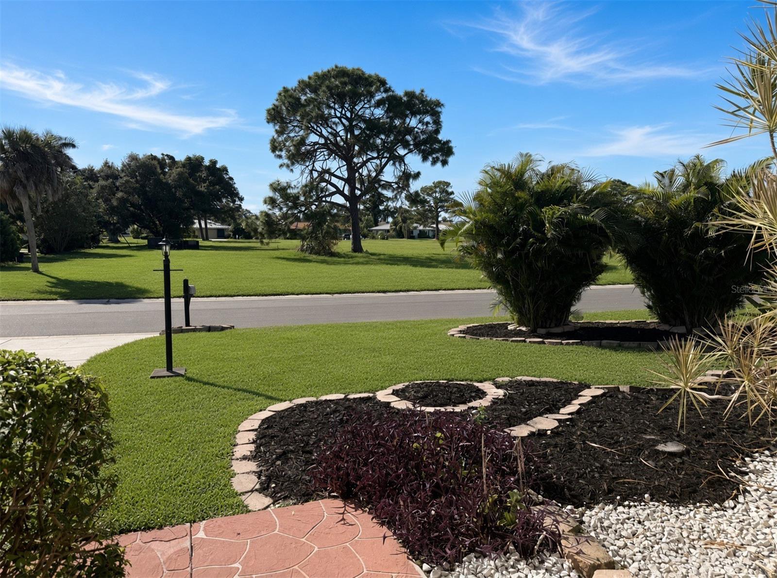 470 RUBENS DR E — photo 24