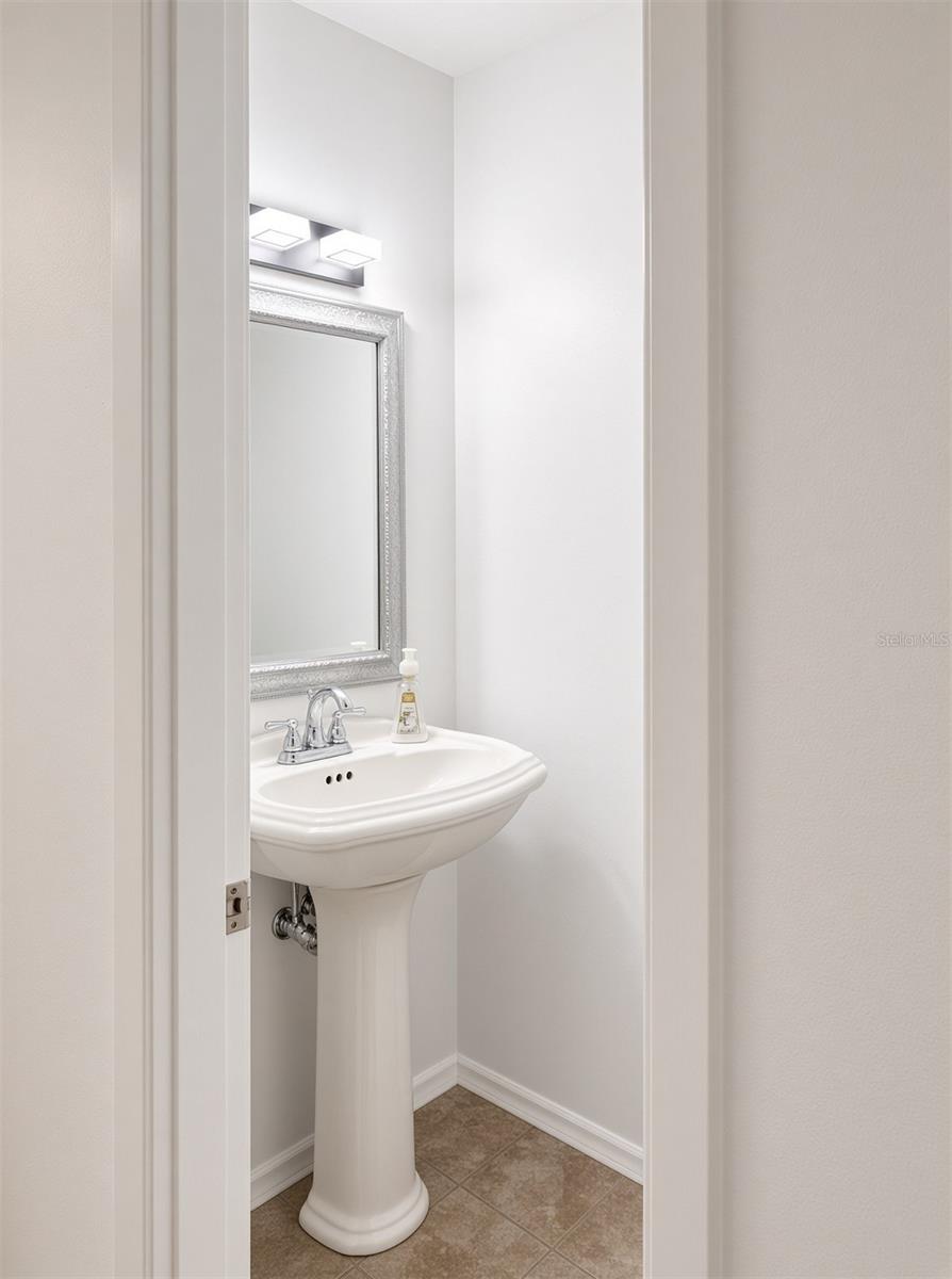470 RUBENS DR E — photo 20