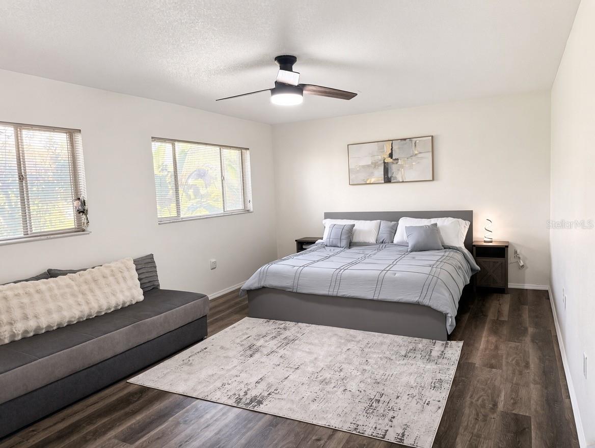 470 RUBENS DR E — photo 12