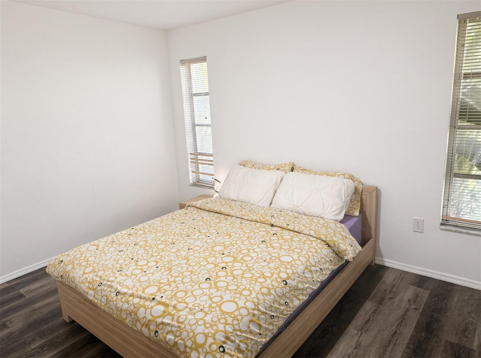 470 RUBENS DR E — photo 15