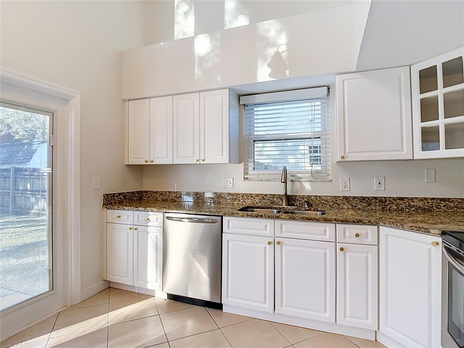 607 BREEZEWAY CT — photo 10