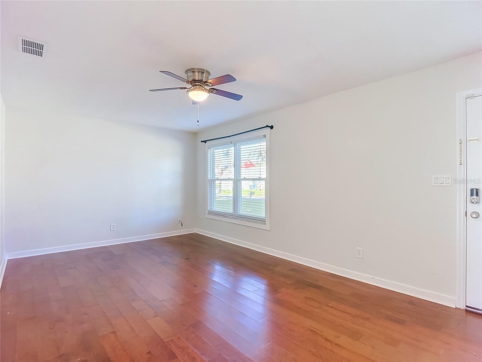 607 BREEZEWAY CT — photo 7