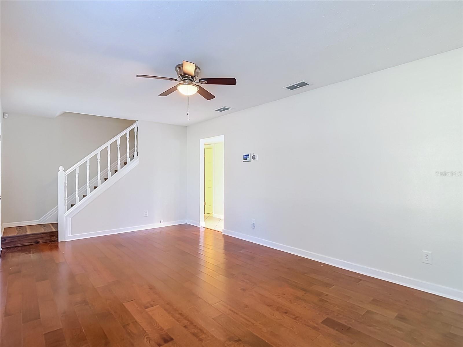 607 BREEZEWAY CT — photo 9