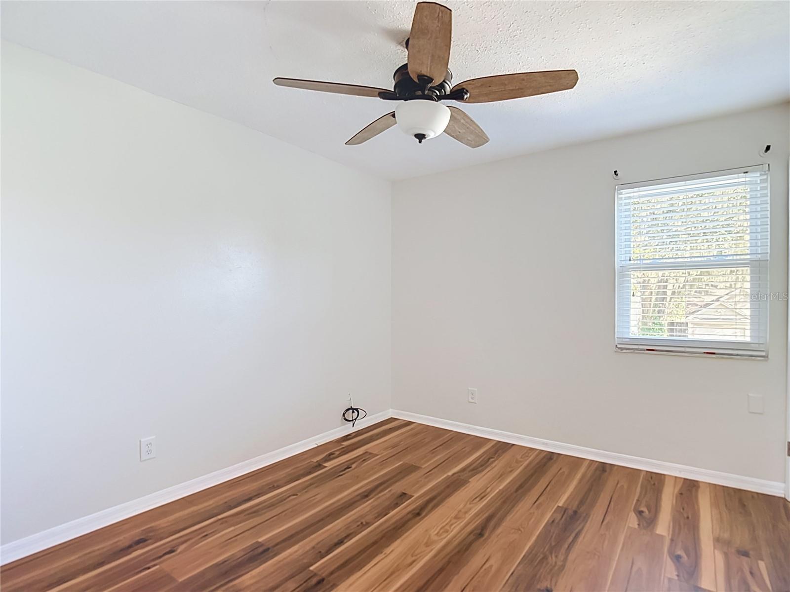 607 BREEZEWAY CT — photo 32