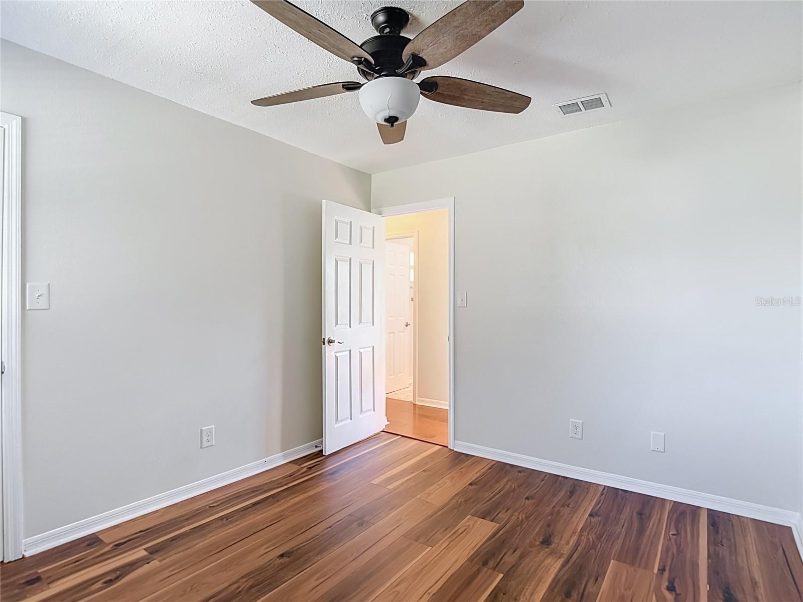 607 BREEZEWAY CT — photo 31