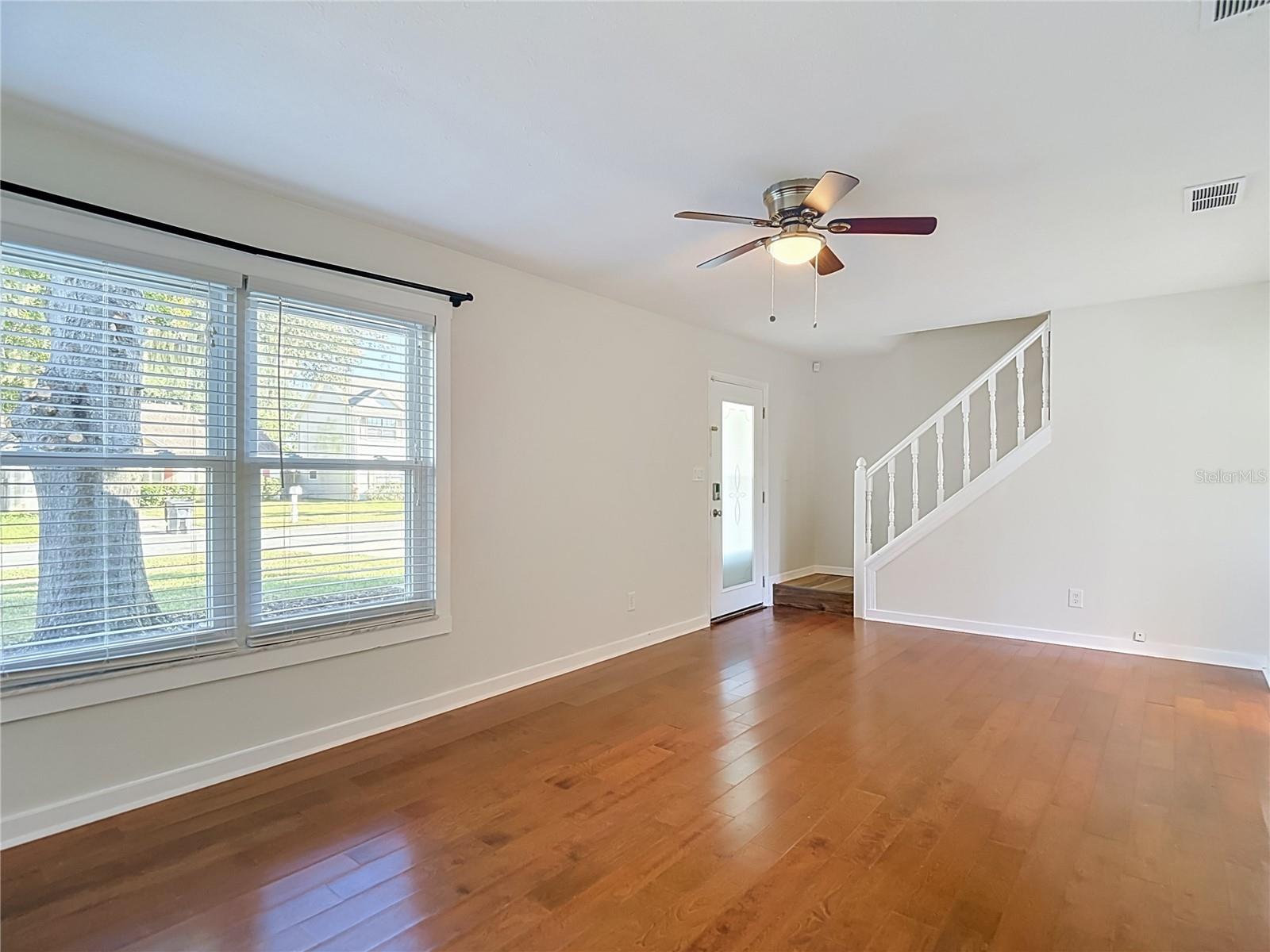 607 BREEZEWAY CT — photo 8
