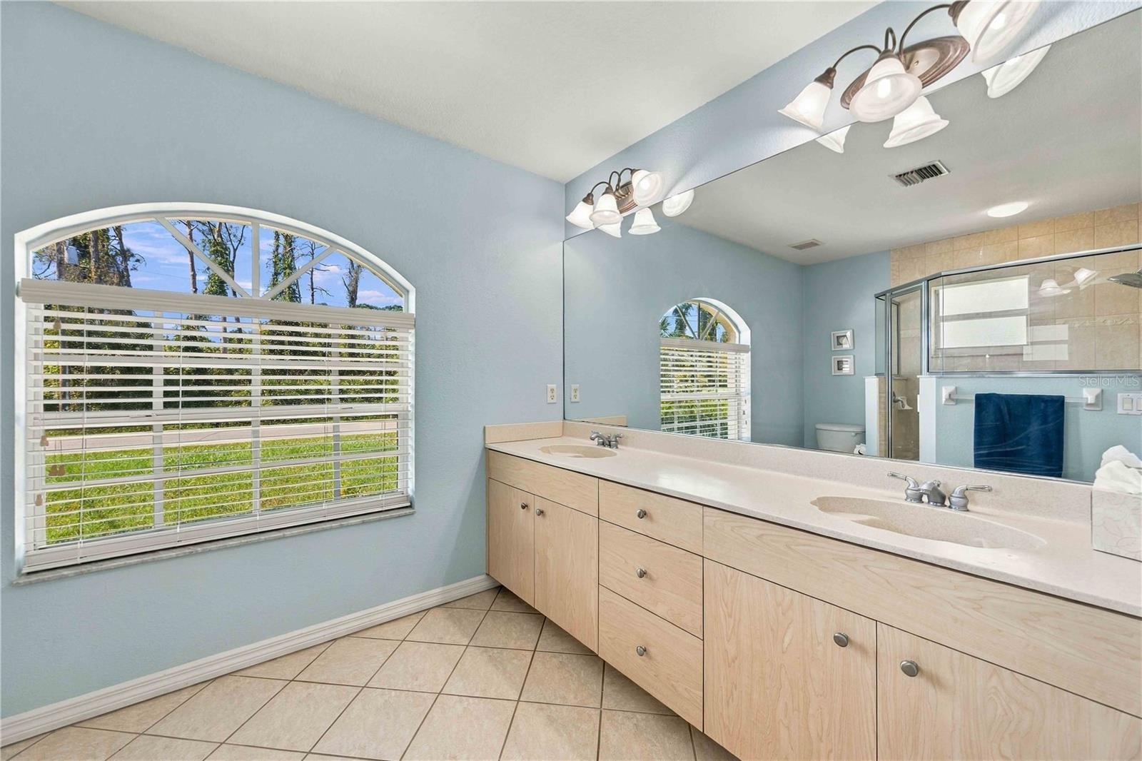4840 FOXHALL RD — photo 38