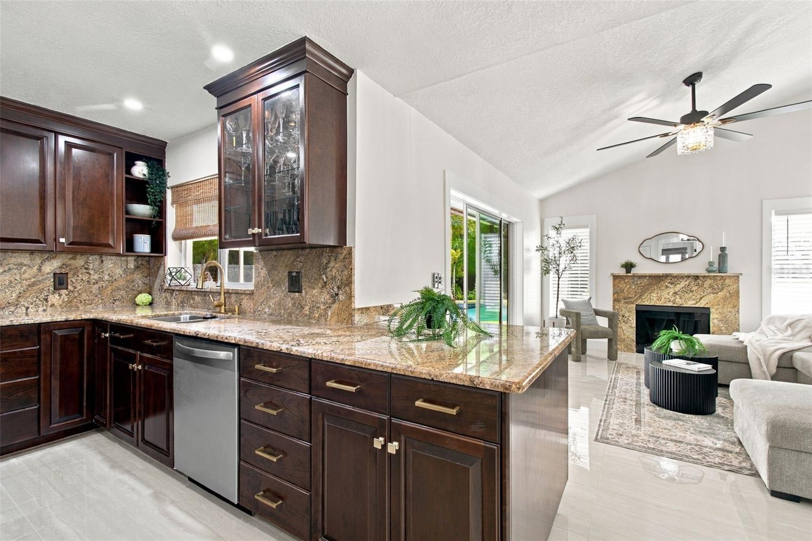 15113 ALEXIS DR — photo 12