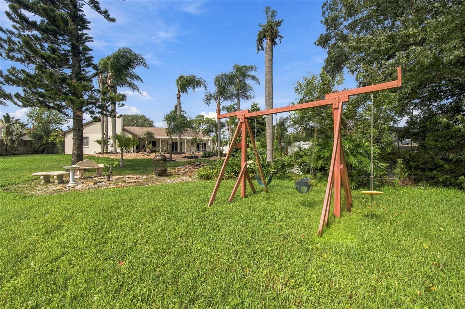 15113 ALEXIS DR — photo 59