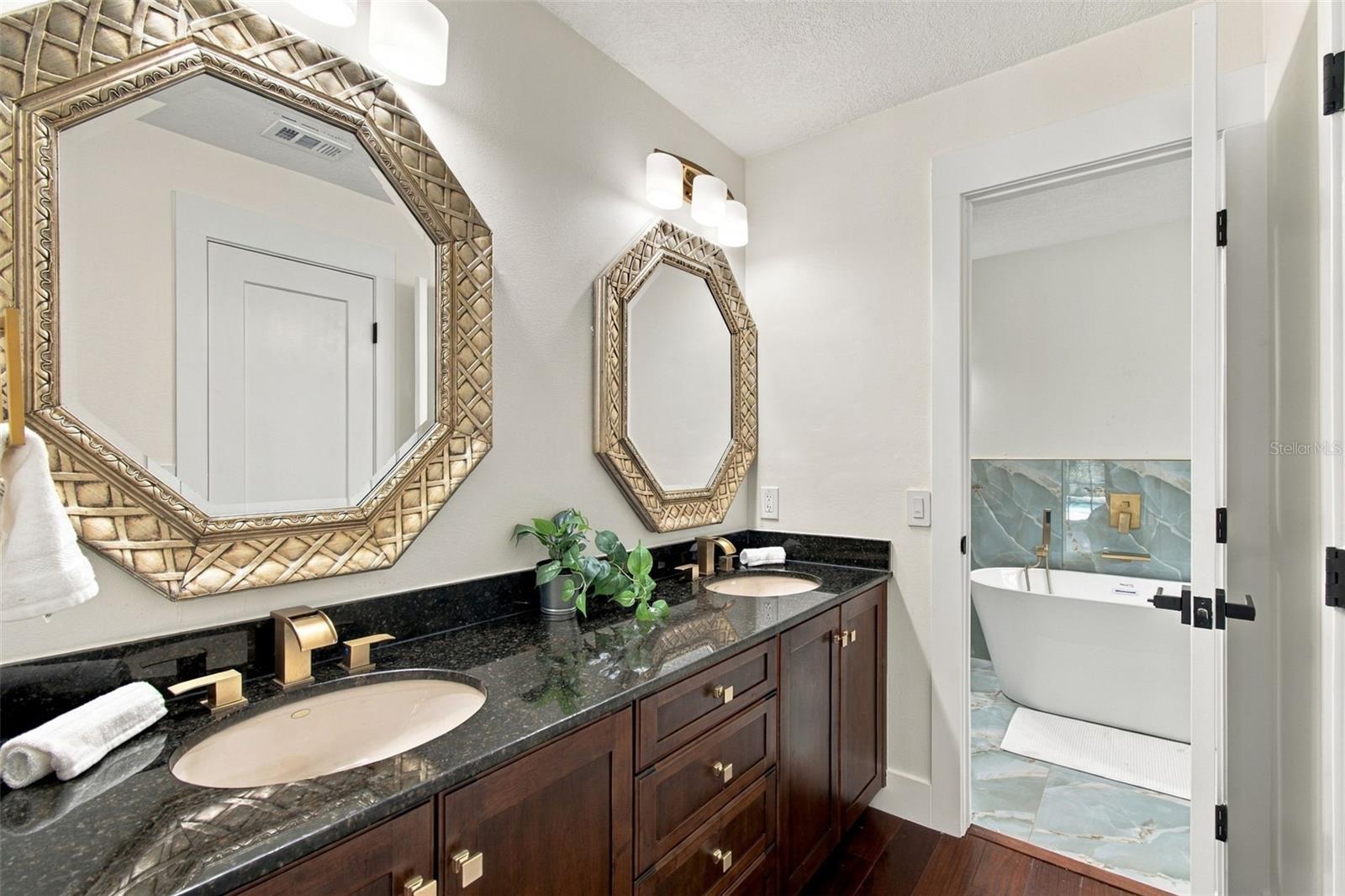 15113 ALEXIS DR — photo 43