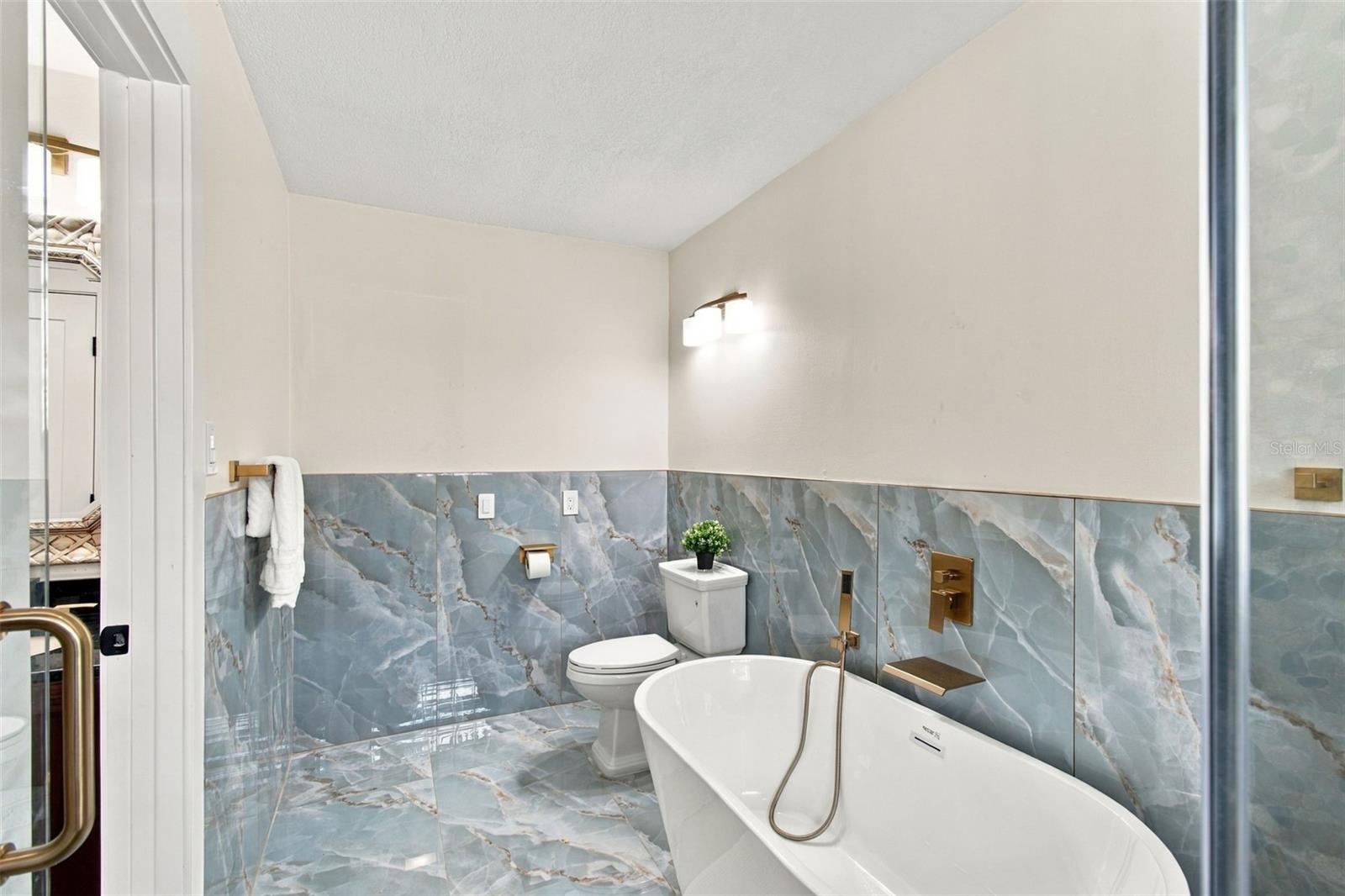 15113 ALEXIS DR — photo 41
