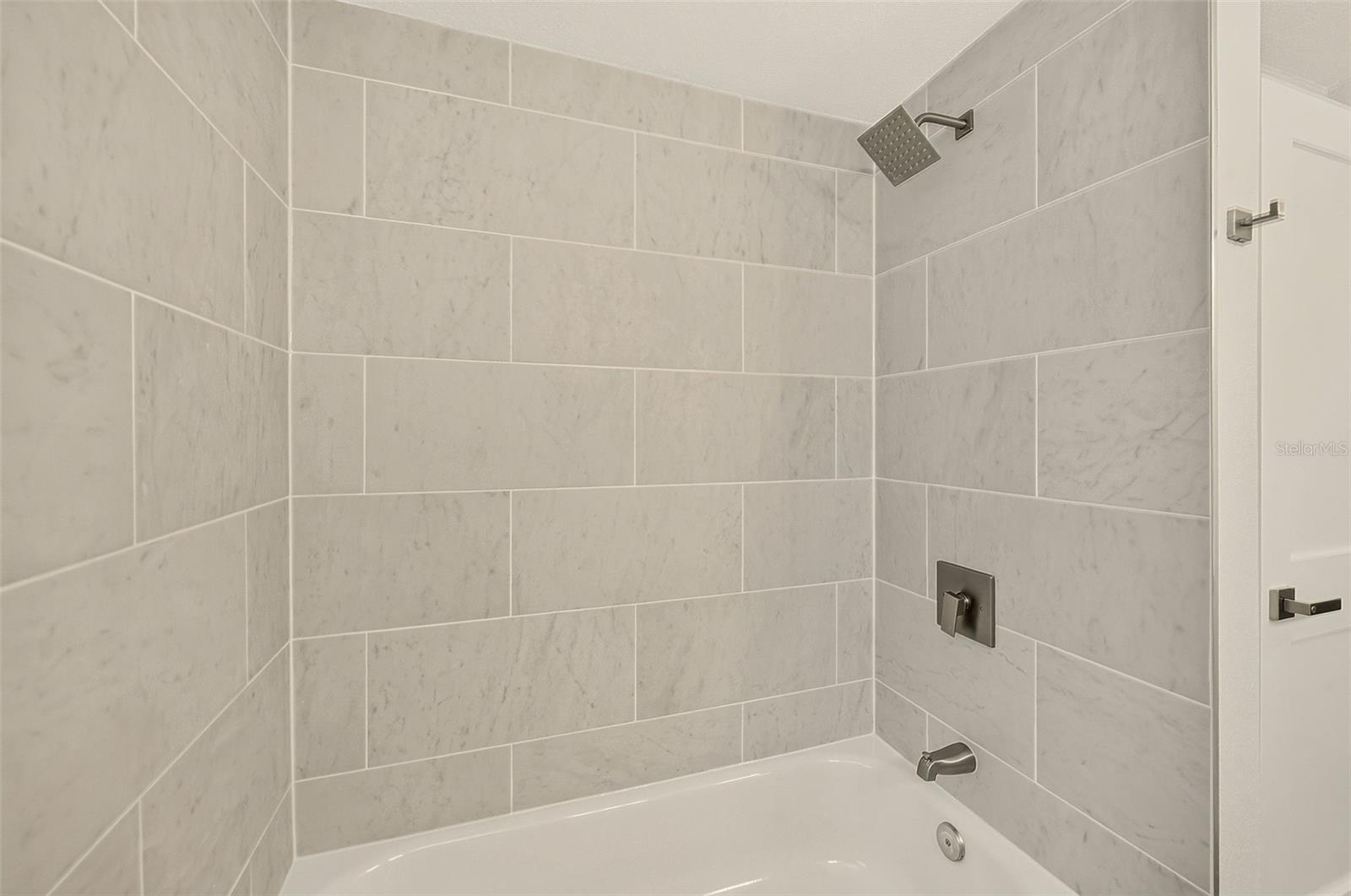 1595 OAK LN — photo 40