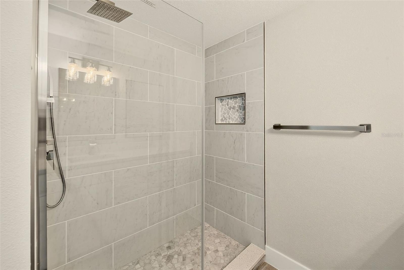 1595 OAK LN — photo 30