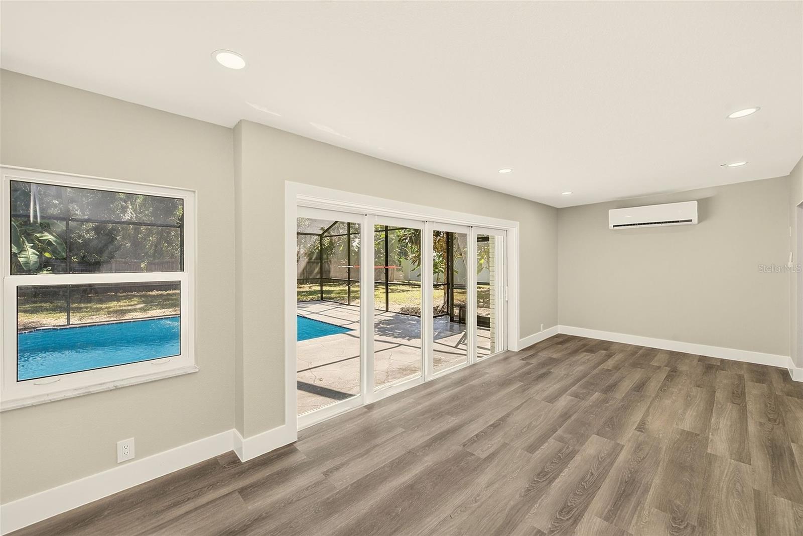 1595 OAK LN — photo 17