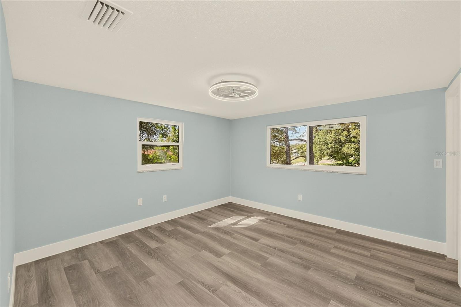 1595 OAK LN — photo 32