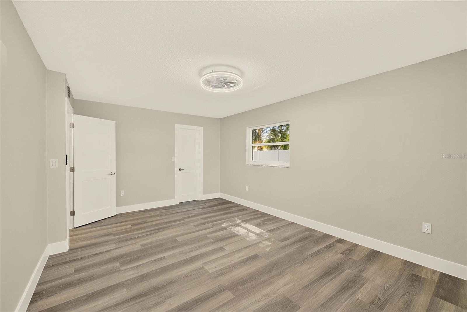 1595 OAK LN — photo 29