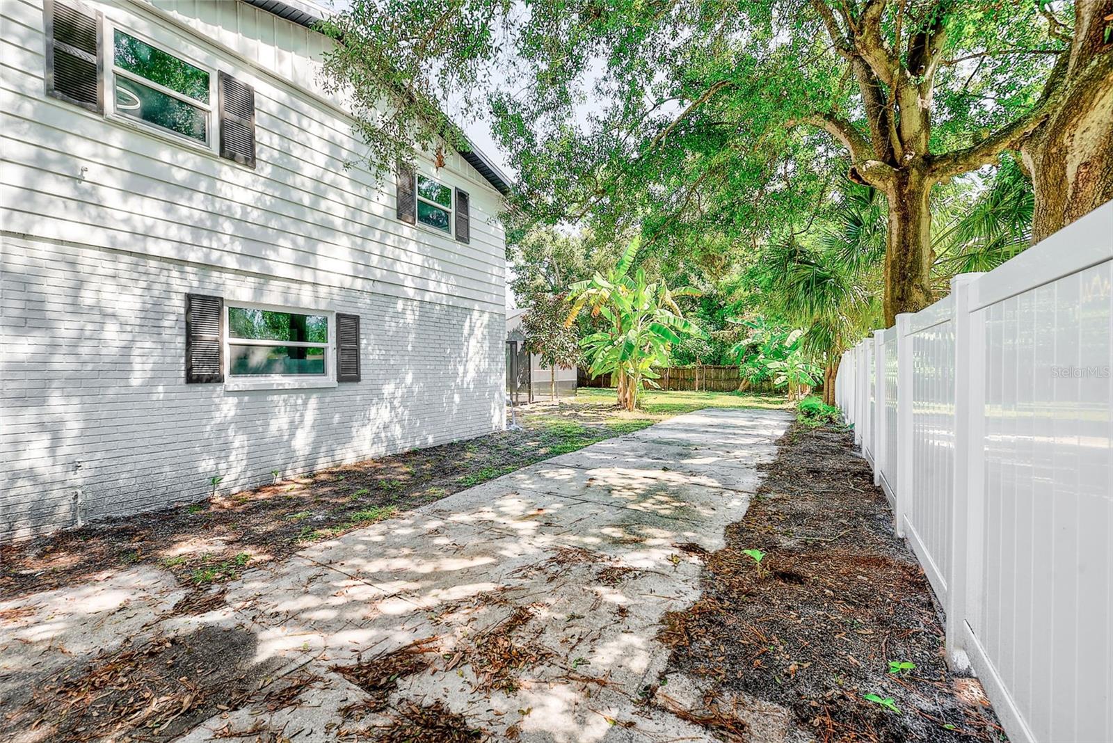 1595 OAK LN — photo 52