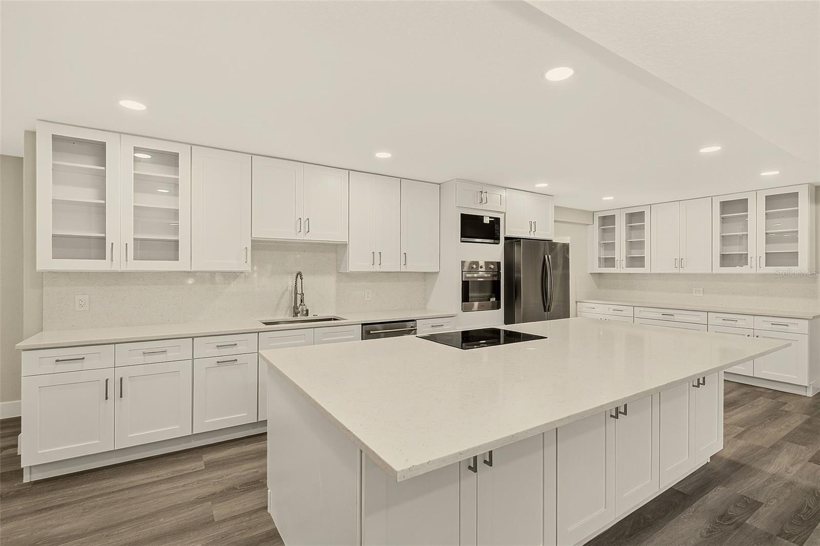 1595 OAK LN — photo 10