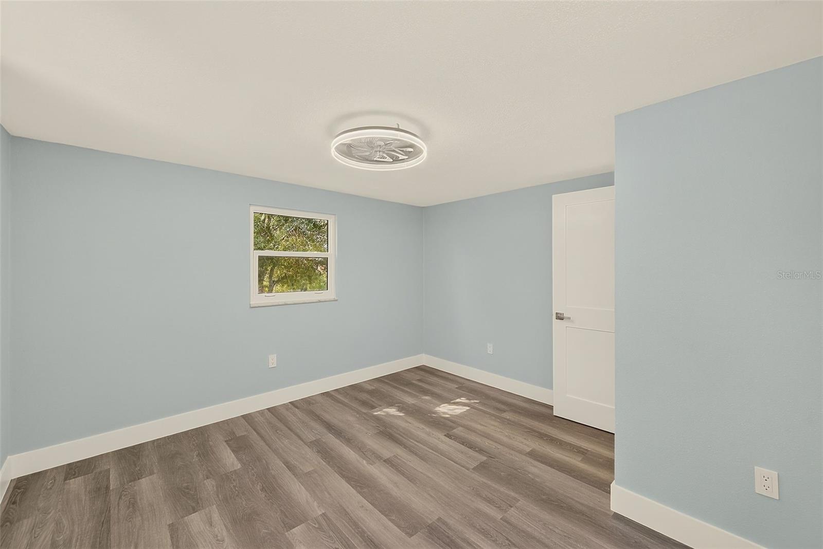 1595 OAK LN — photo 36