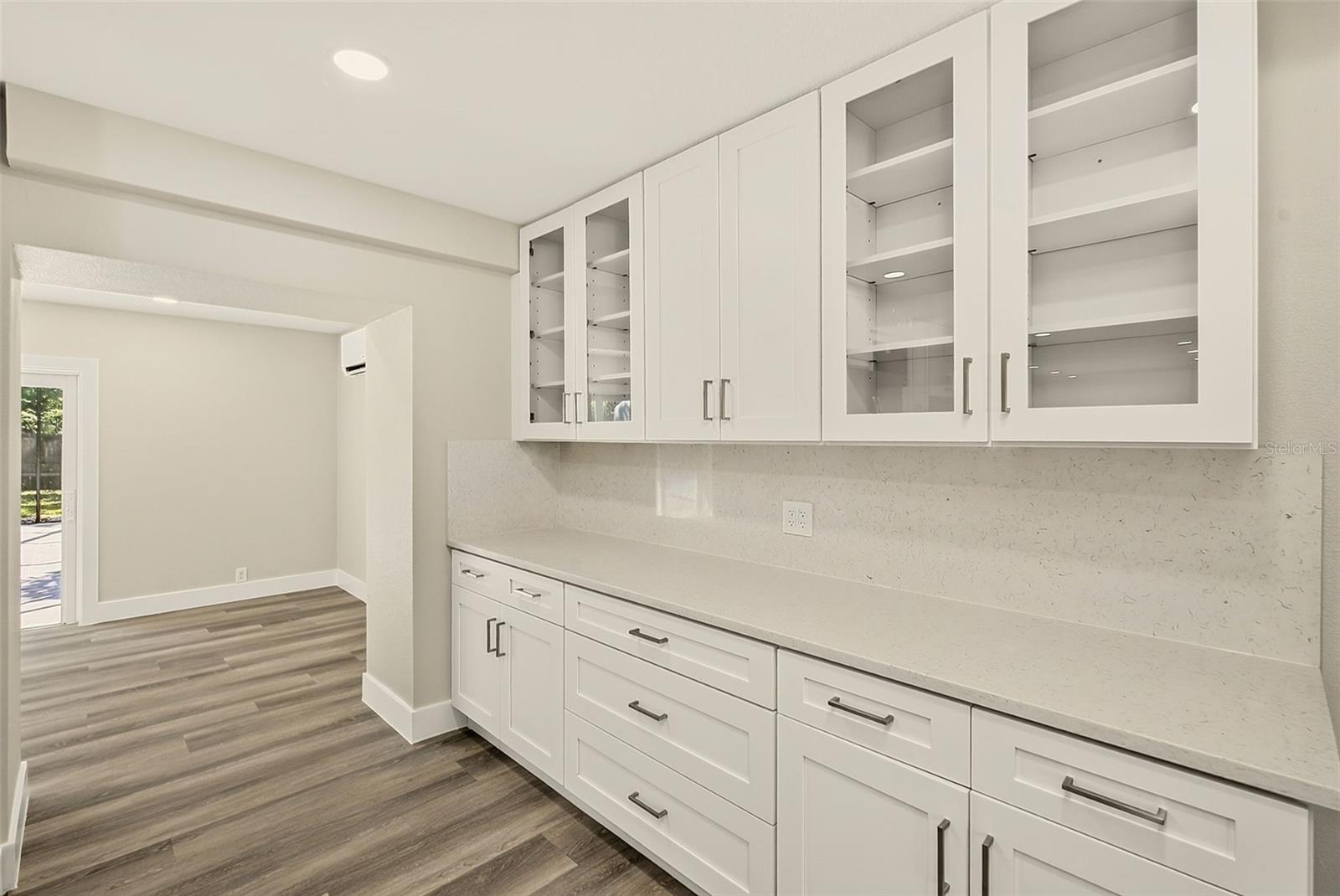 1595 OAK LN — photo 12