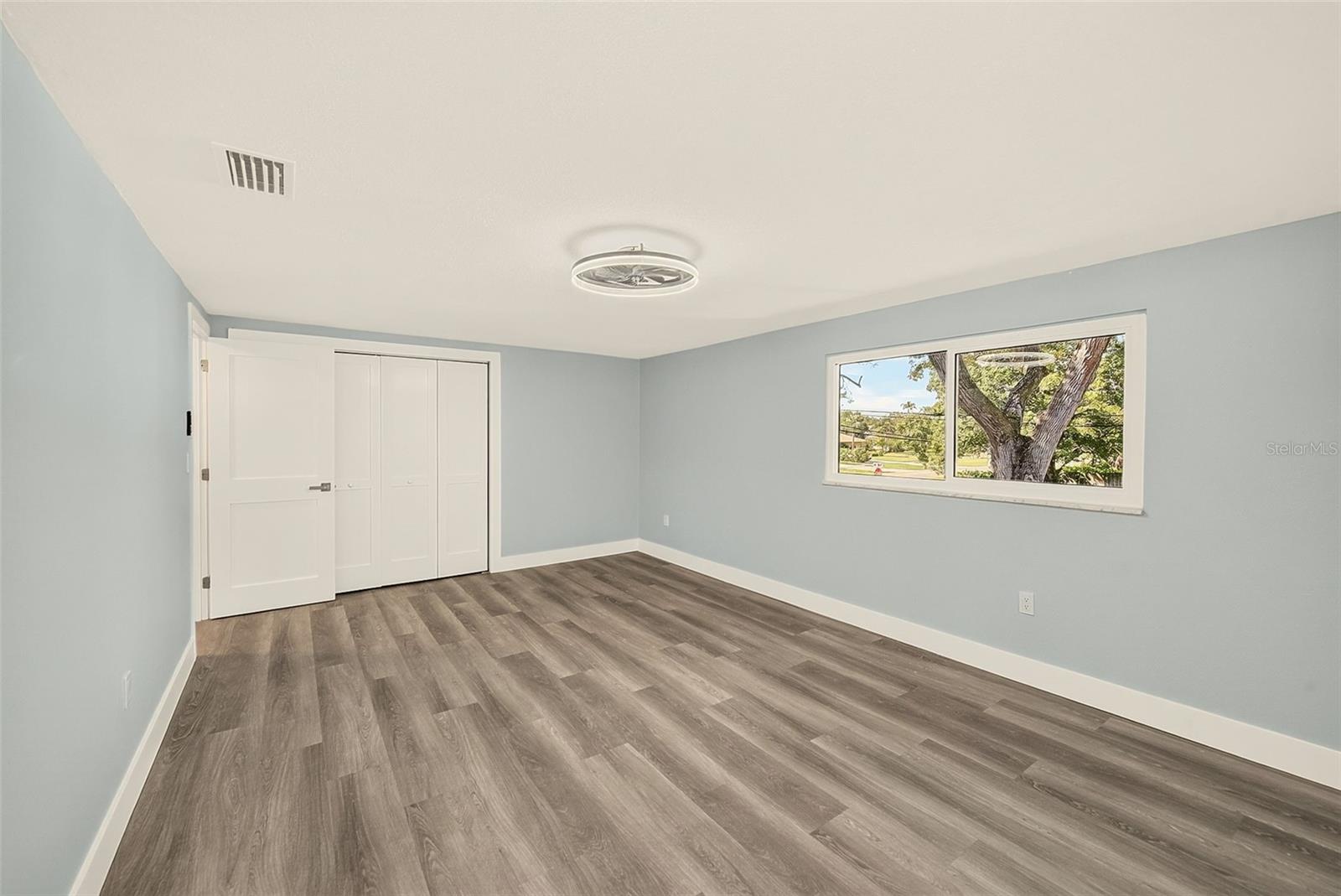 1595 OAK LN — photo 38