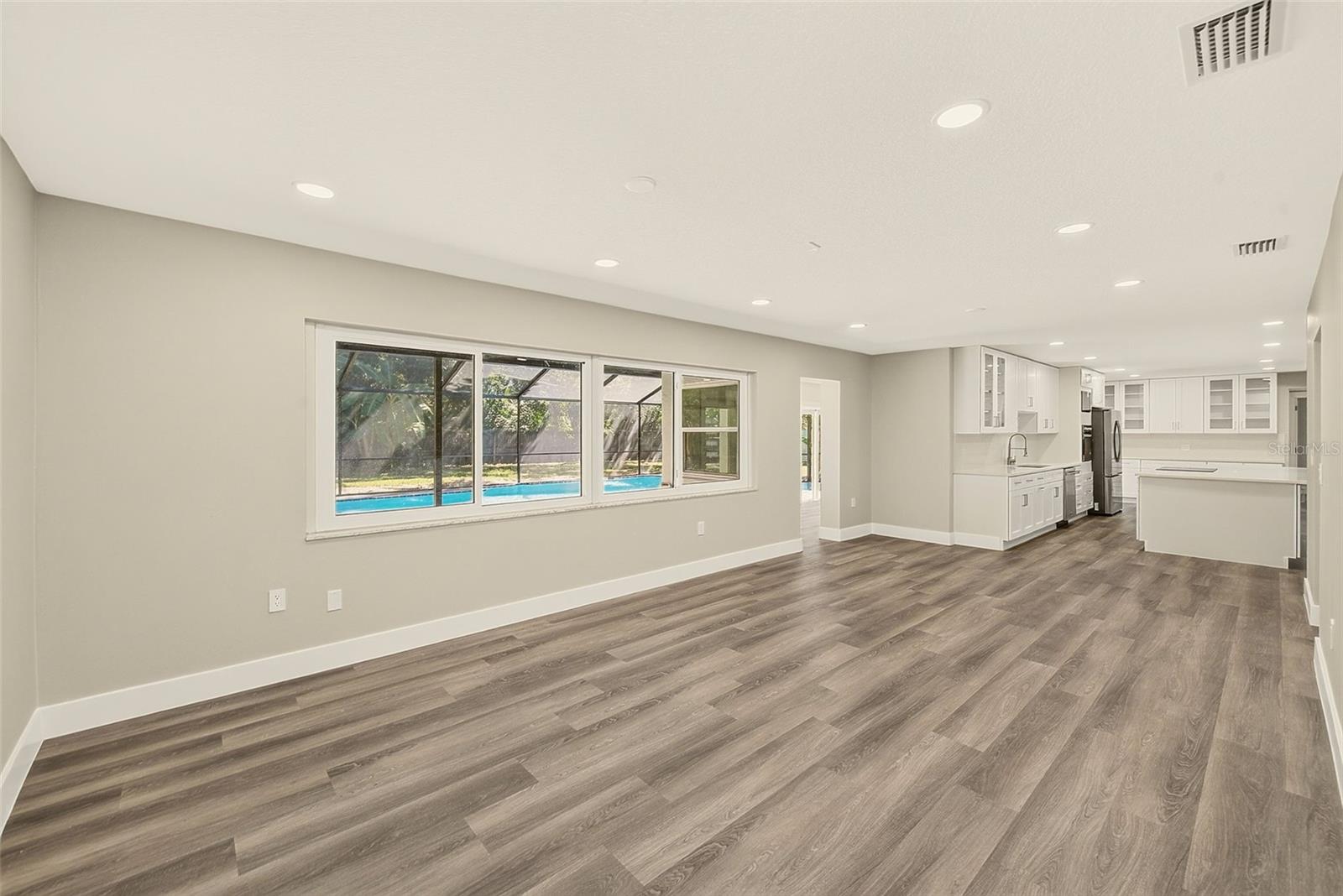 1595 OAK LN — photo 16