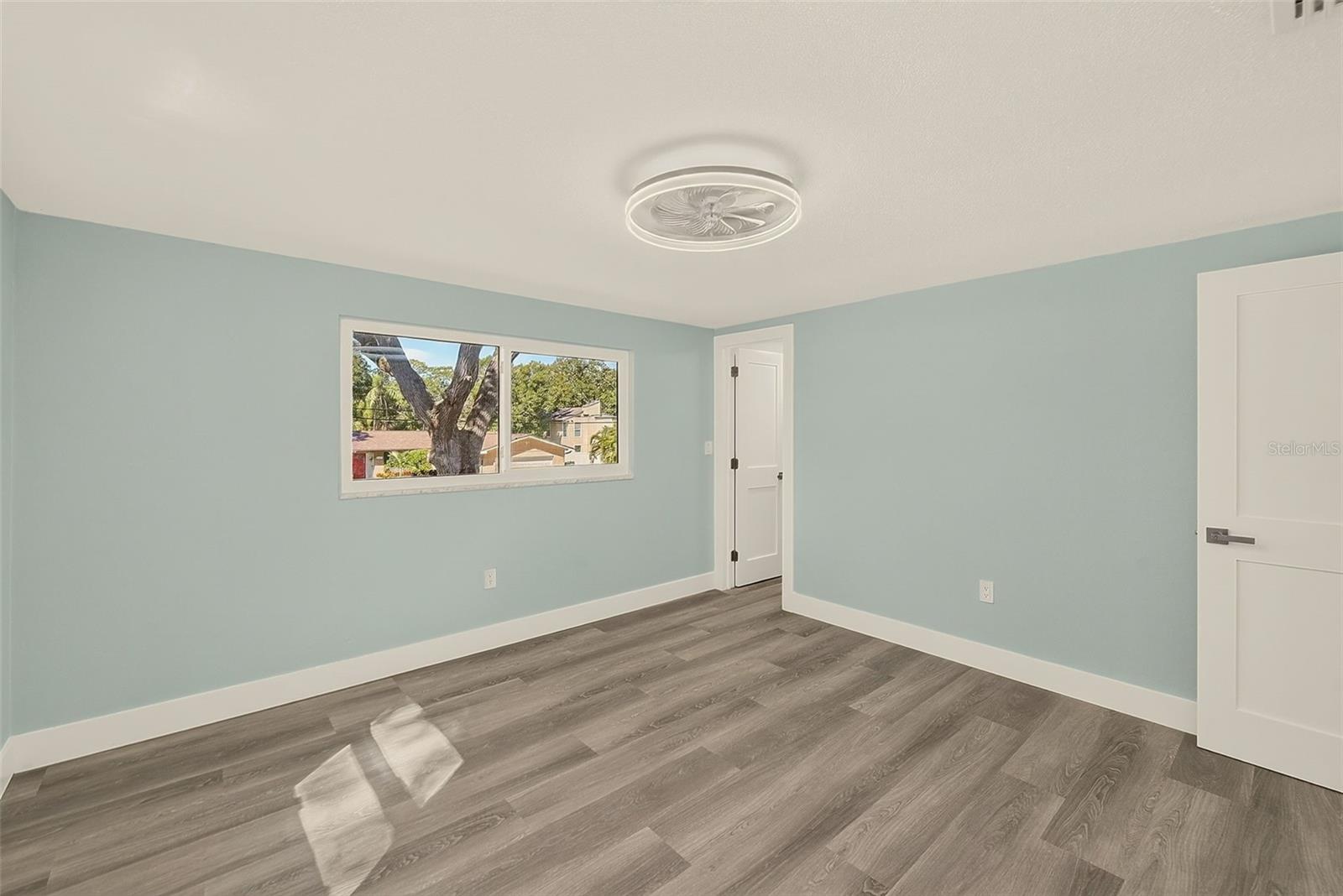 1595 OAK LN — photo 33
