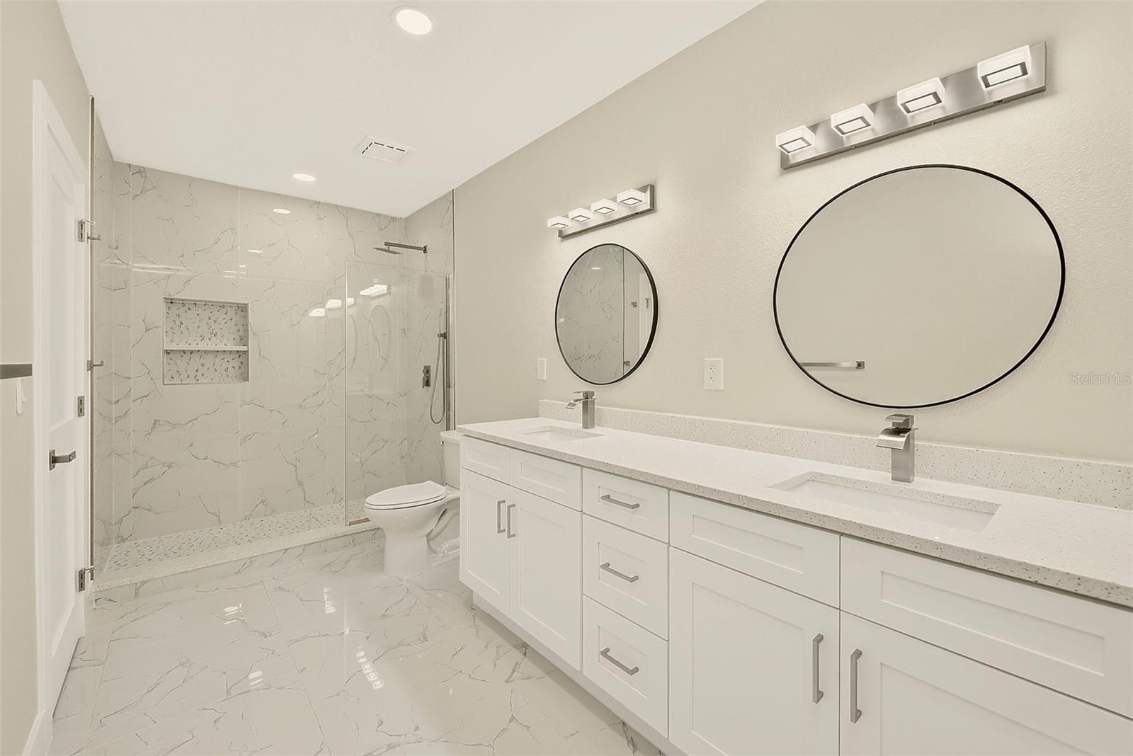 1595 OAK LN — photo 22