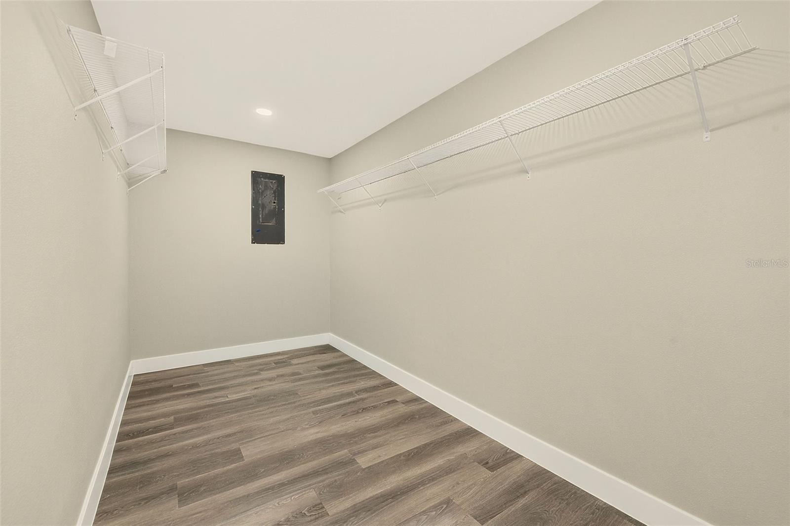 1595 OAK LN — photo 24