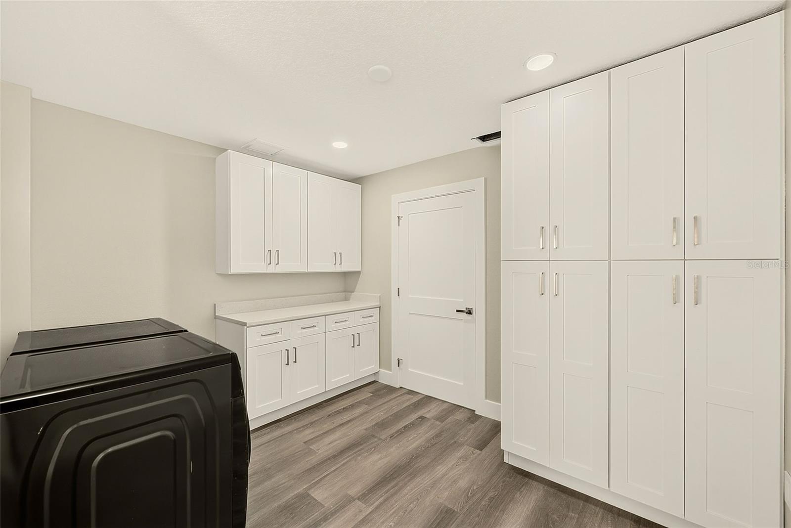 1595 OAK LN — photo 26