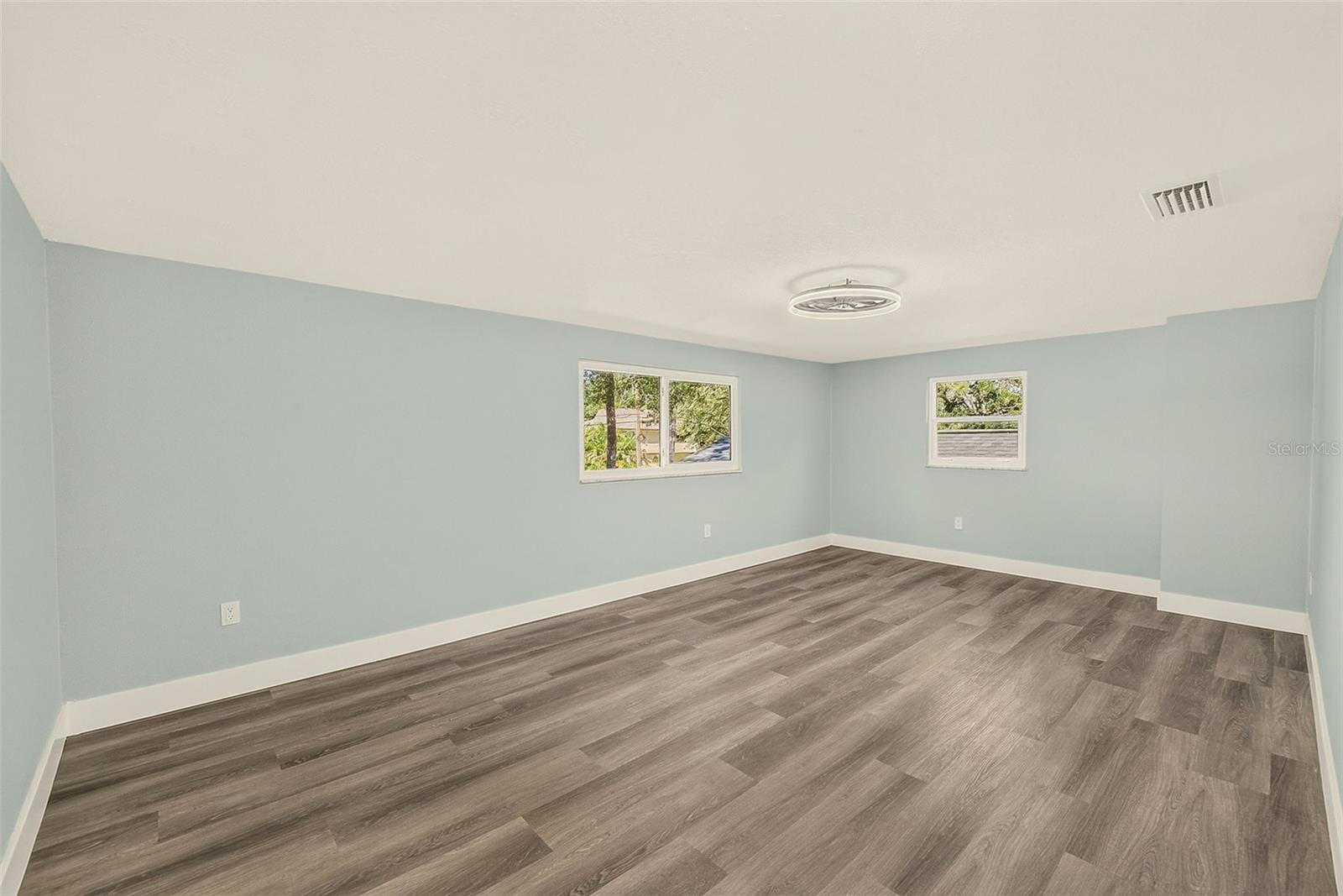 1595 OAK LN — photo 37