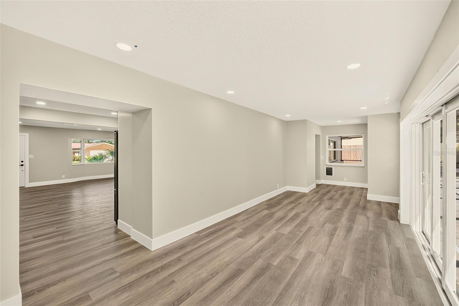 1595 OAK LN — photo 19