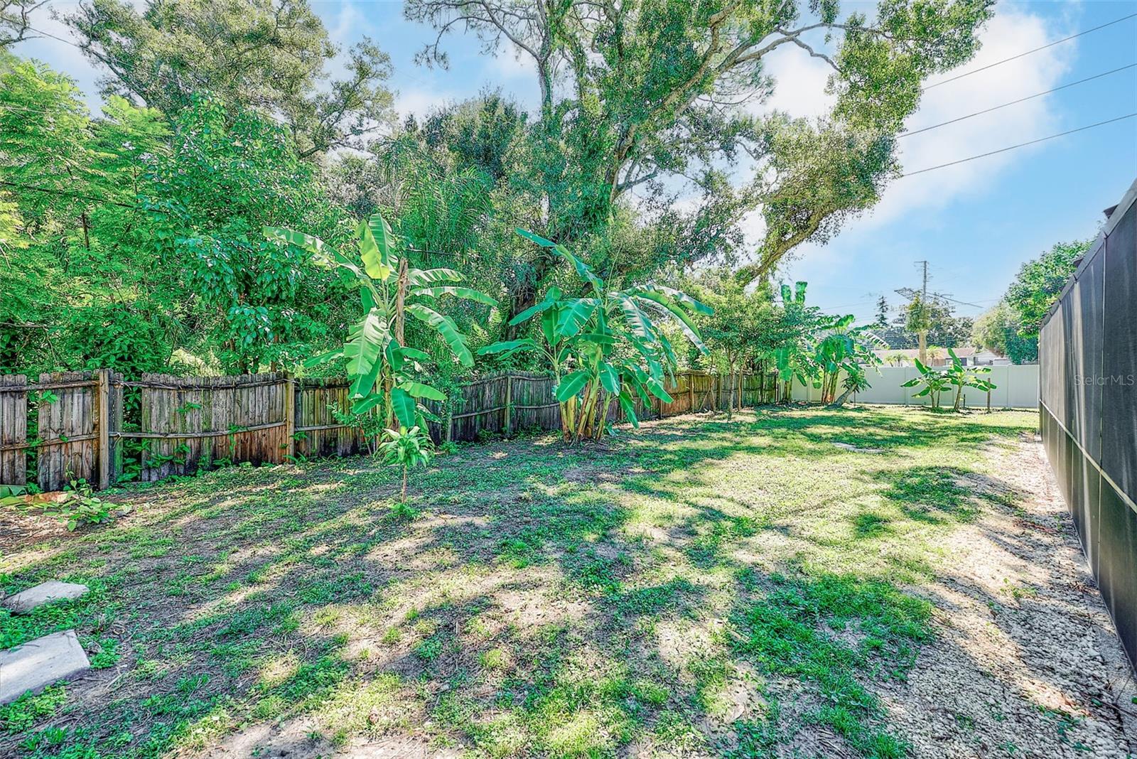 1595 OAK LN — photo 54