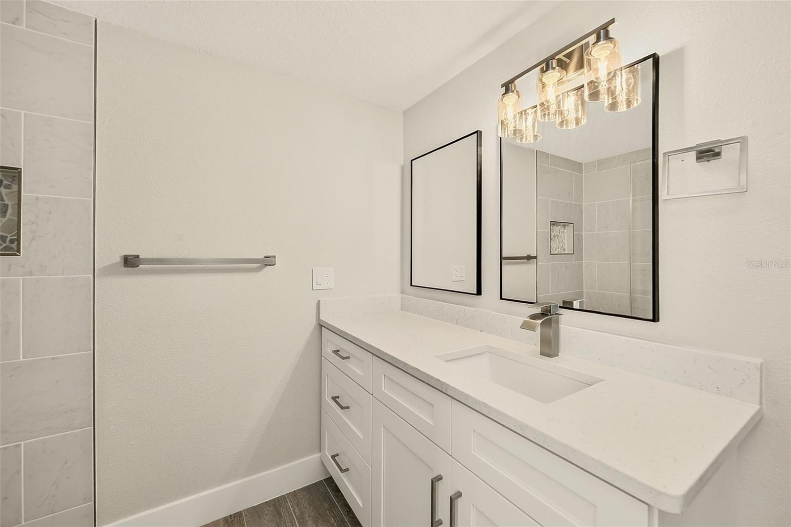 1595 OAK LN — photo 31