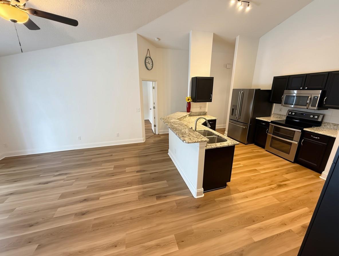 5325 WATSON RD — photo 4
