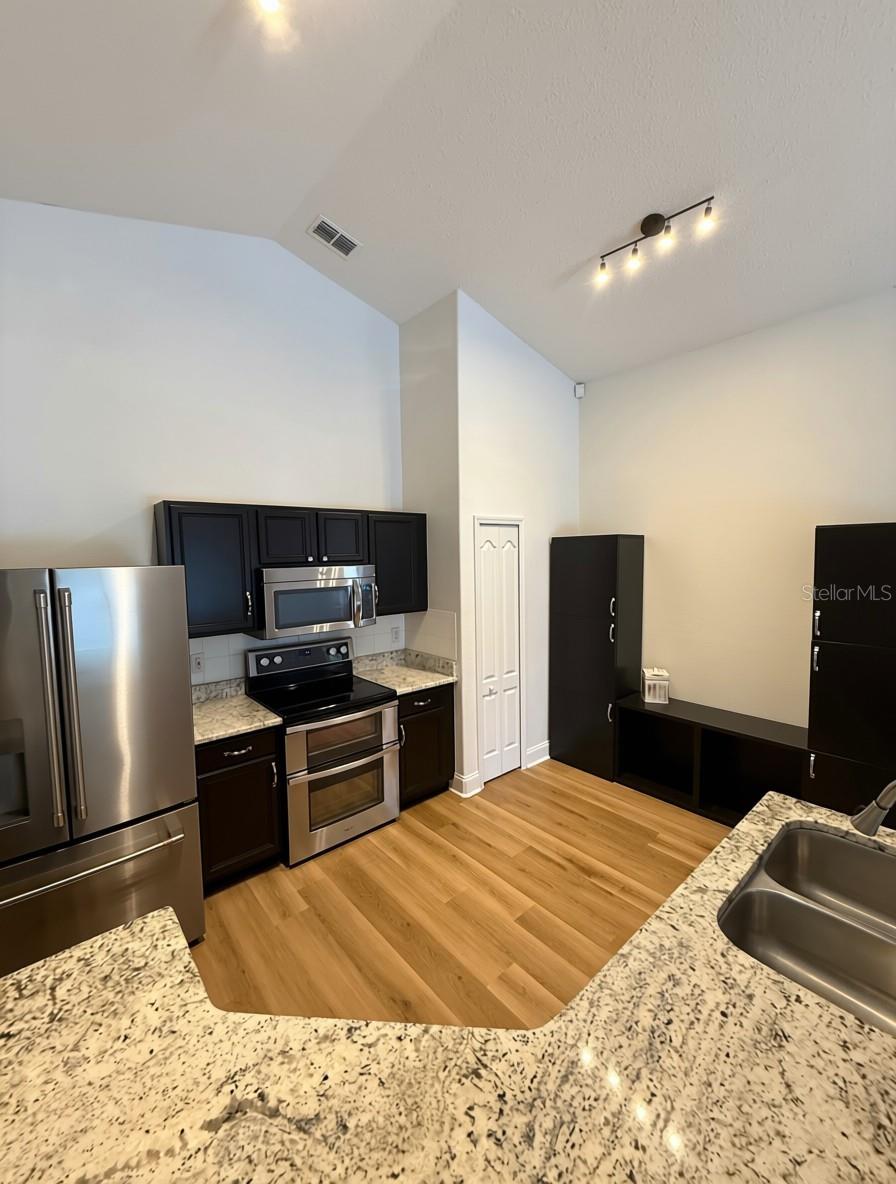 5325 WATSON RD — photo 9