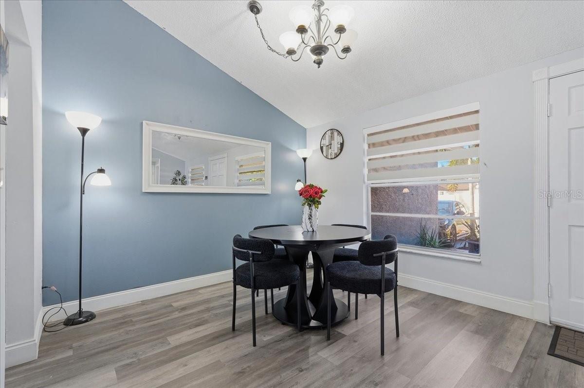 7603 WOODLAND OAKS CT — photo 11