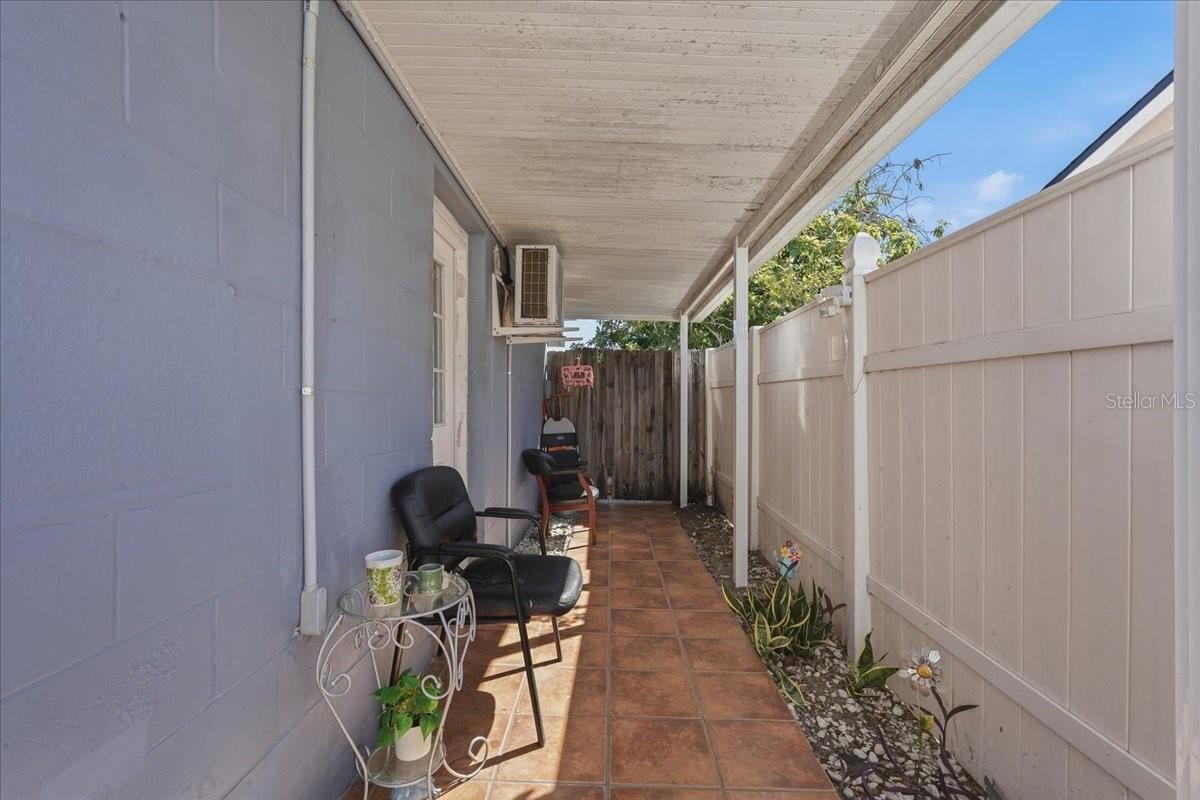 7603 WOODLAND OAKS CT — photo 37