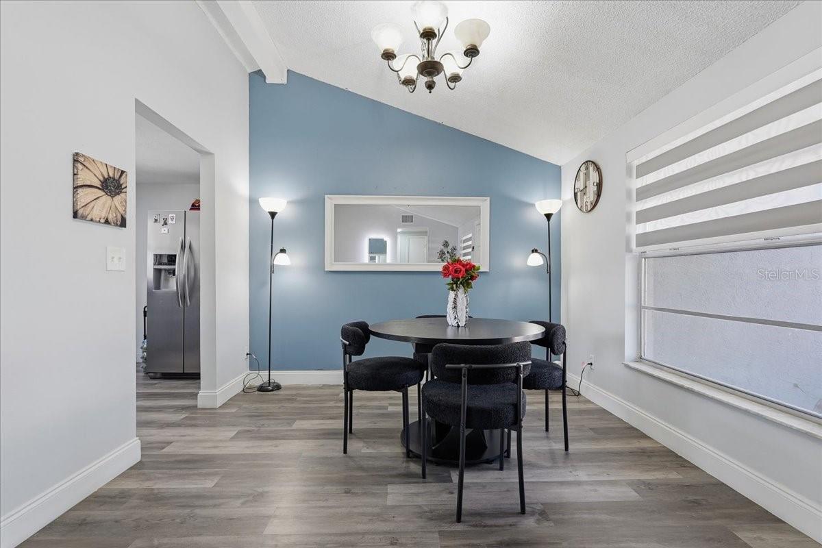 7603 WOODLAND OAKS CT — photo 9