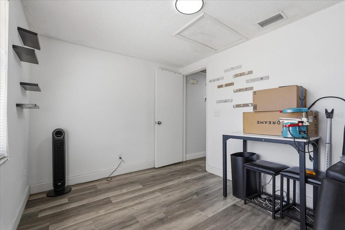 7603 WOODLAND OAKS CT — photo 19